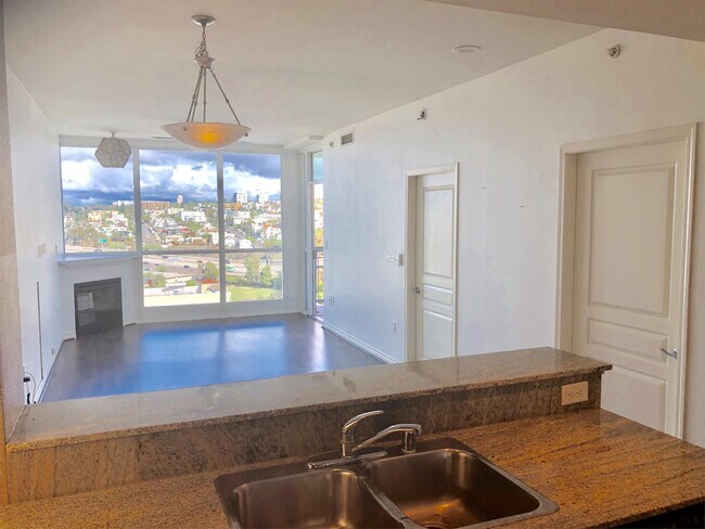 300 W Beech St San Diego, CA 92101 photo 3