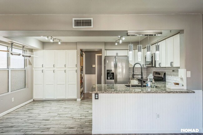 1836 N Stapley Dr Mesa, AZ 85203 photo 3