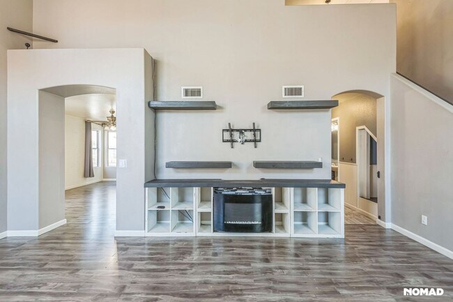 1836 N Stapley Dr Mesa, AZ 85203 photo 2