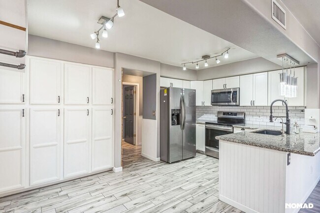 1836 N Stapley Dr Mesa, AZ 85203 photo 4