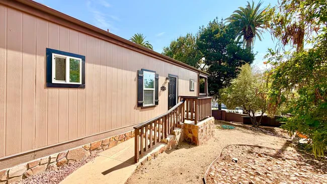 1727 S Hill Ave Fallbrook, CA 92028