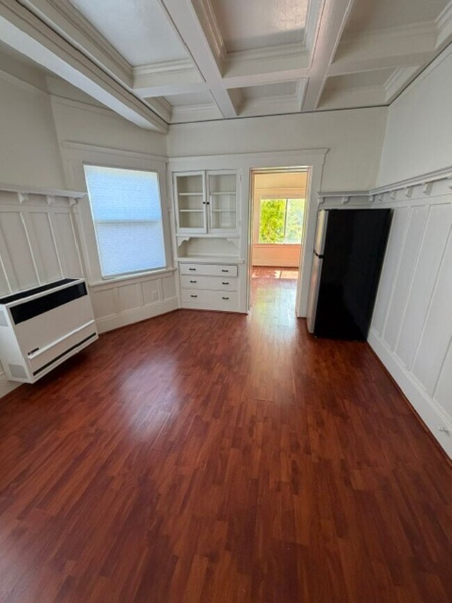 1123 Filbert St Oakland, CA 94607 photo 5