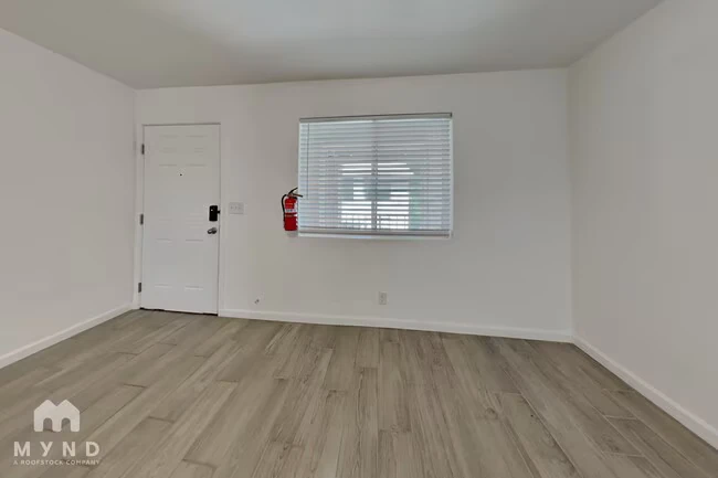 6657 W Ocotillo Rd Glendale, AZ 85301 photo 2