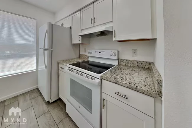 6657 W Ocotillo Rd Glendale, AZ 85301 photo 5
