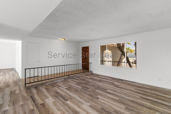 12602 N Columbine Dr Phoenix, AZ 85029 photo 4