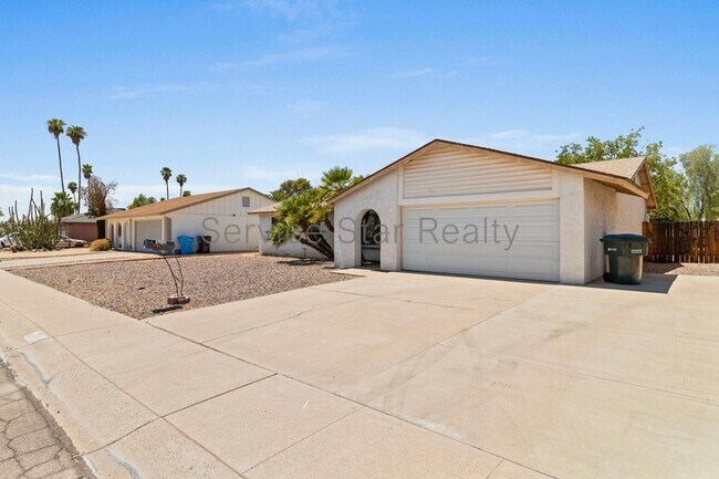 12602 N Columbine Dr Phoenix, AZ 85029 photo 3