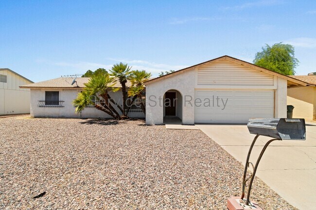 12602 N Columbine Dr Phoenix, AZ 85029 photo 2