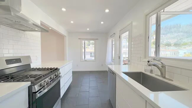 1023 Washington Ave Albany, CA 94706 photo 5