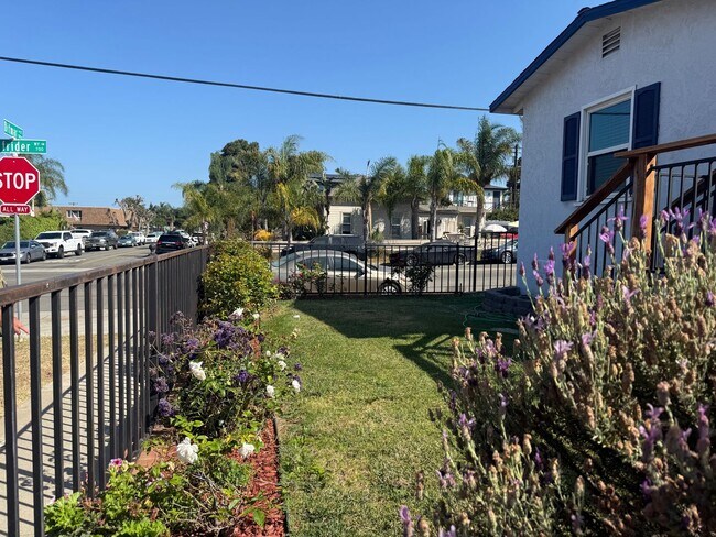 522 N Ditmar St Oceanside, CA 92054 photo 2