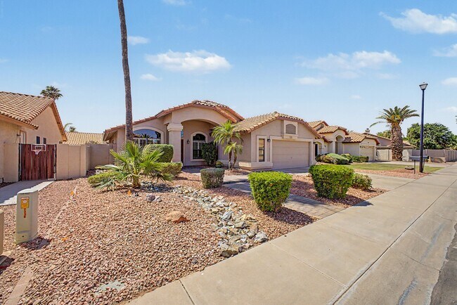 7243 W Morrow Dr Glendale, AZ 85308 photo 2