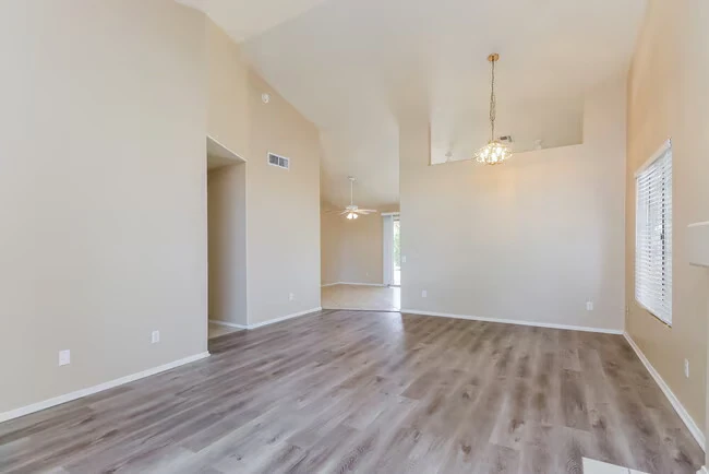 1130 N Meadows Dr Chandler, AZ 85224 photo 4