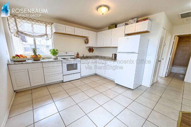 1702 W Shangri La Rd Phoenix, AZ 85029 photo 3