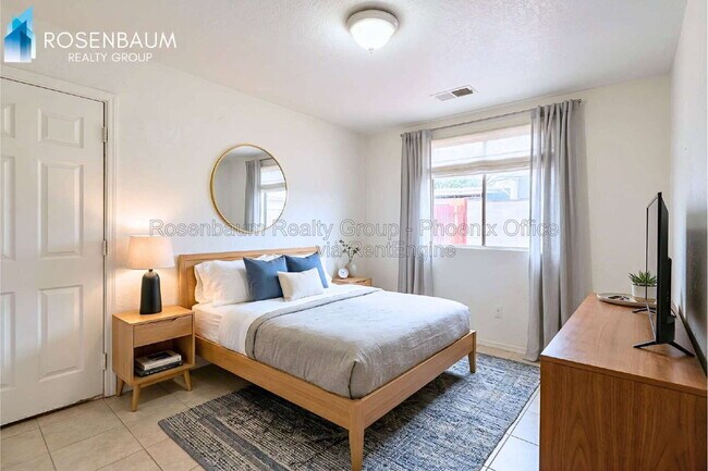 1702 W Shangri La Rd Phoenix, AZ 85029 photo 4