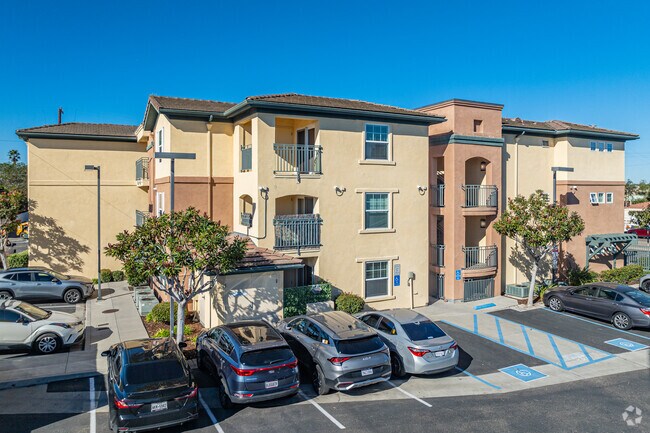 Riviera Highlands Apartments photo 3