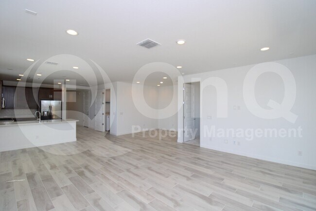 17174 W Artemisa Ave Surprise, AZ 85387 photo 4