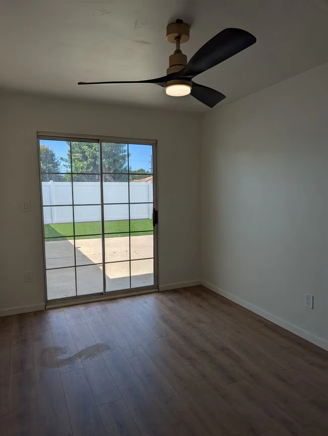 574 Madison Ave photo 4