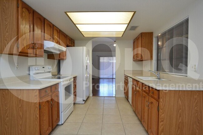 9145 E Gelding Dr Scottsdale, AZ 85260 photo 4
