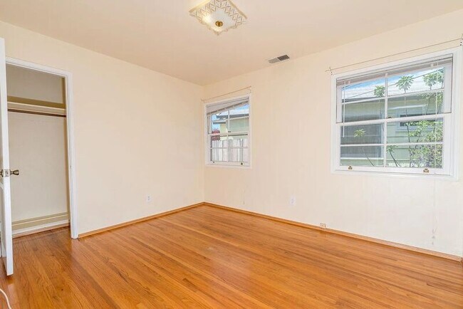4988 63rd St San Diego, CA 92115 photo 5