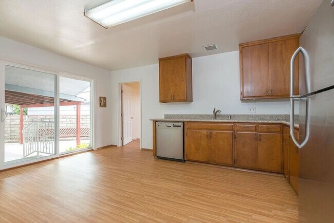 4988 63rd St San Diego, CA 92115 photo 4