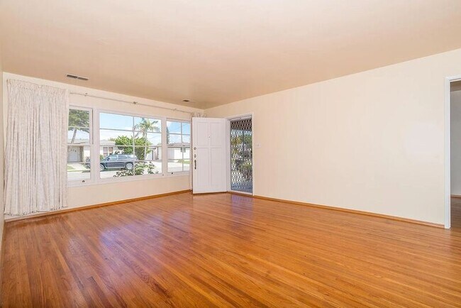 4988 63rd St San Diego, CA 92115 photo 3