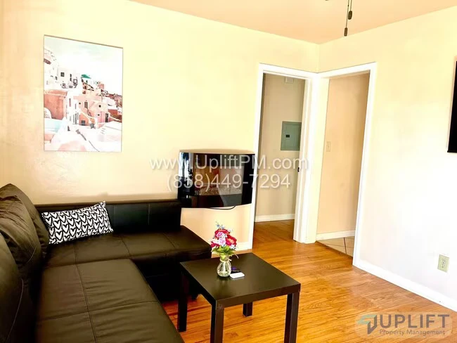 4122 Gamma St San Diego, CA 92113 photo 4