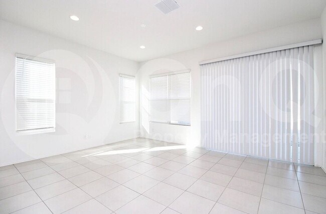 15604 W Smoketree Dr Surprise, AZ 85387 photo 4