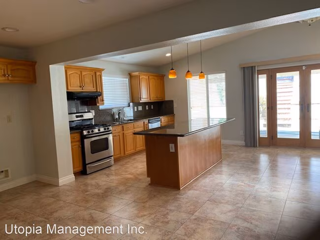 11863 Thomas Hayes Ln San Diego, CA 92126 photo 3