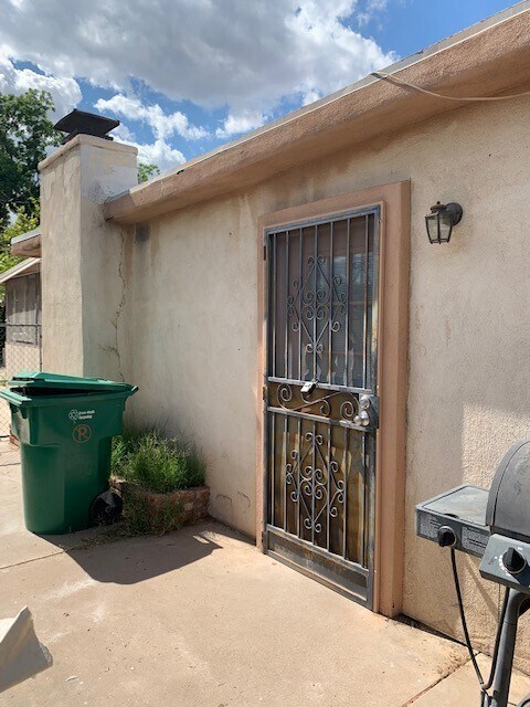 452 S Solomon photo 2