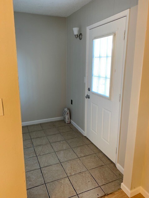 452 S Solomon photo 4