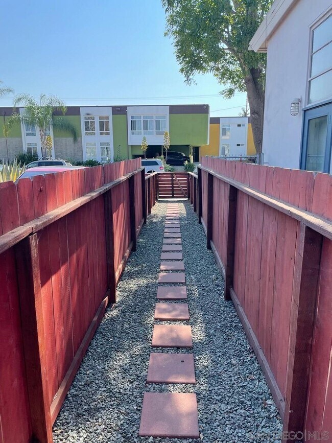 4642 34th St San Diego, CA 92116 photo 3