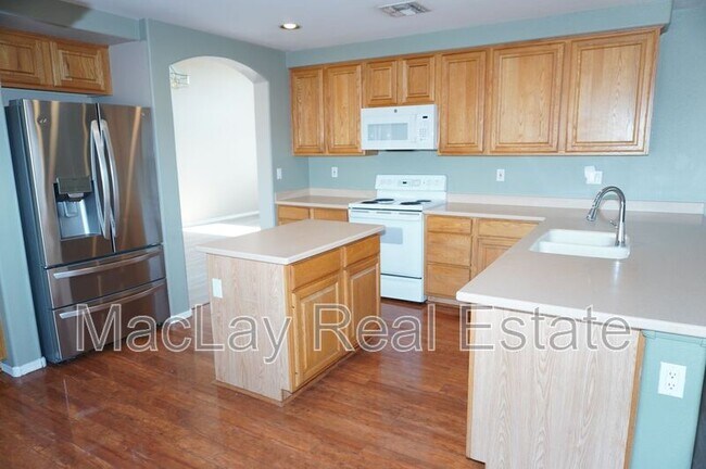 2600 S Holguin Way photo 4