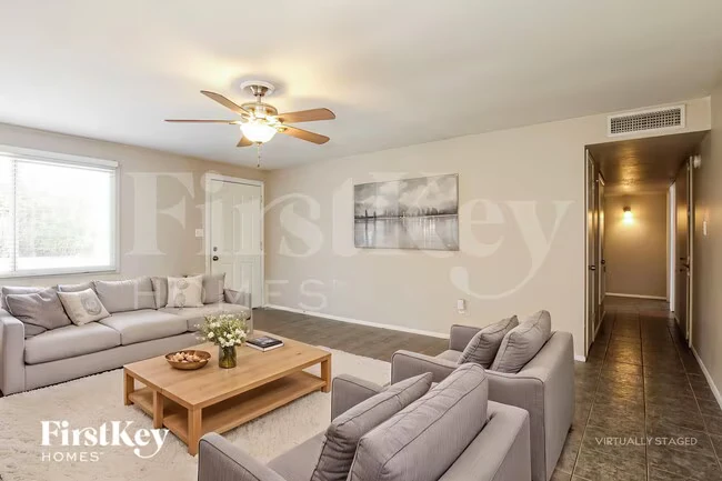 3733 E Eugie Ave Phoenix, AZ 85032 photo 4
