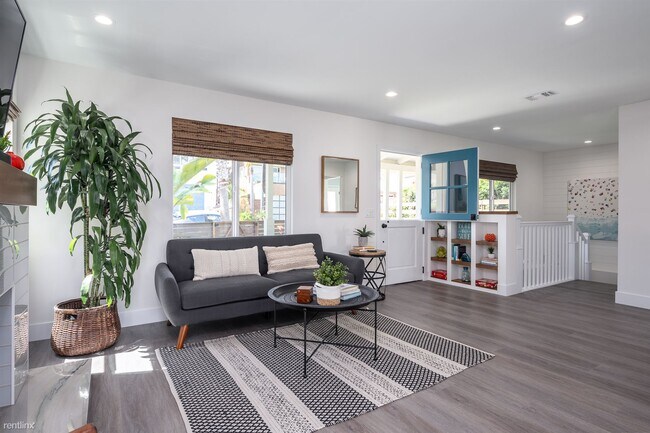 305 Neptune Ave Encinitas, CA 92024 photo 5