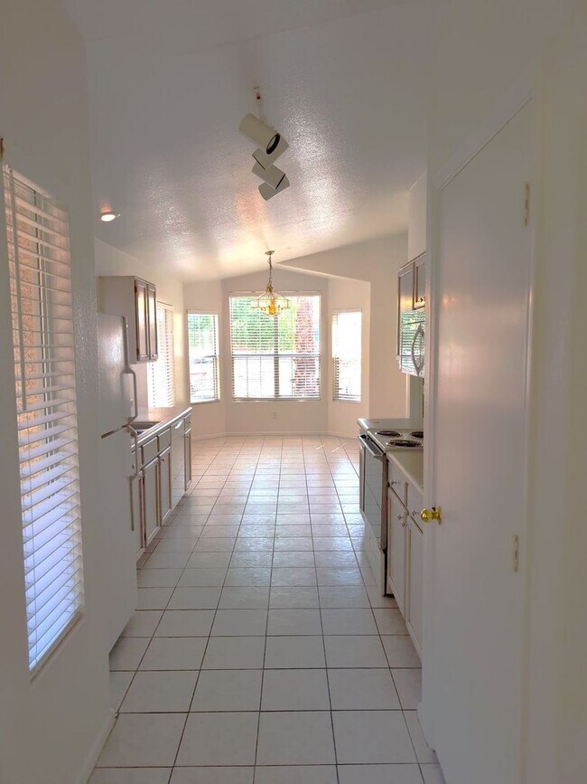 2450 S Apache Dr Chandler, AZ 85286 photo 4