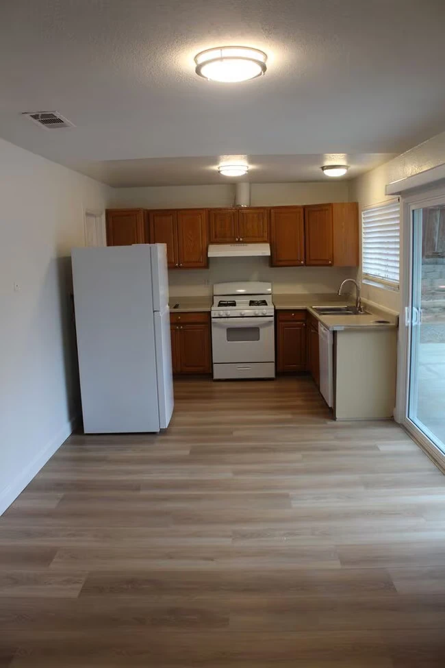 331 Rebecca Ave Vista, CA 92084 photo 3