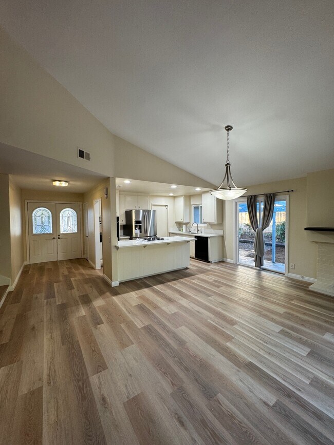 4894 Alondra Way Carlsbad, CA 92008 photo 3