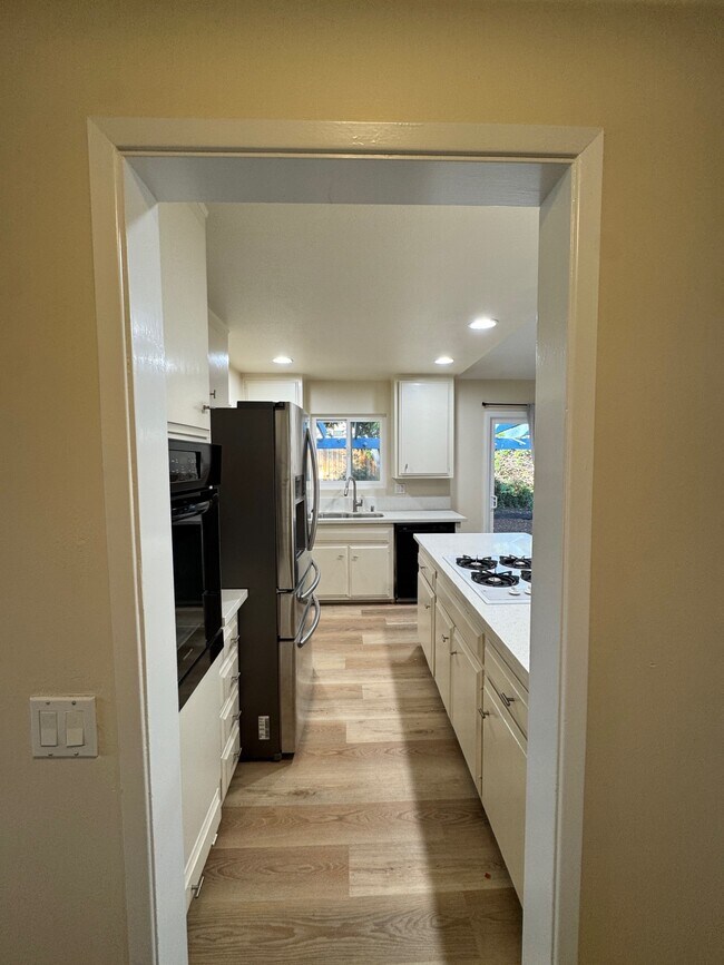 4894 Alondra Way Carlsbad, CA 92008 photo 4