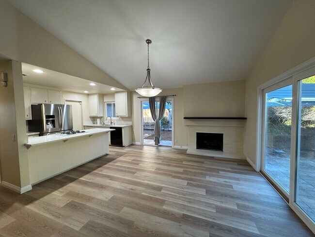 4894 Alondra Way Carlsbad, CA 92008 photo 2