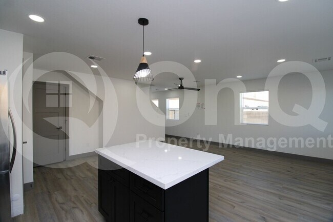 2516 E Broadway Rd Phoenix, AZ 85040 photo 4