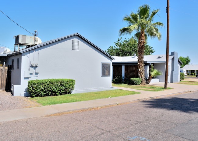 1504 E Clarendon Ave Phoenix, AZ 85014 photo 4