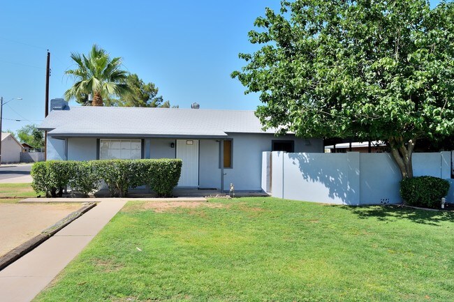 1504 E Clarendon Ave Phoenix, AZ 85014 photo 2