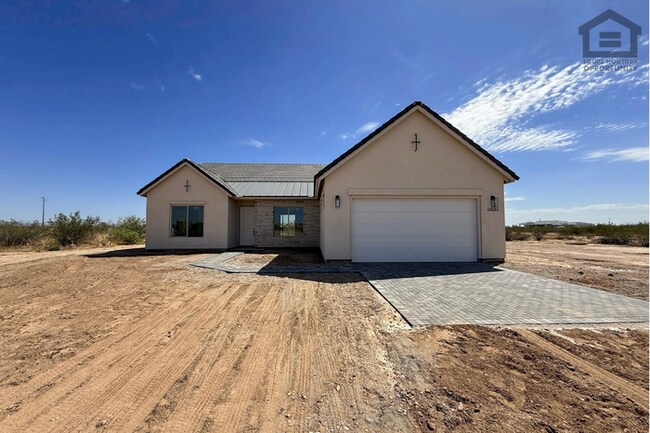 3Bed House In North Surprise! Brand New! Never Lived In! 1 Acre Lot! photo 2