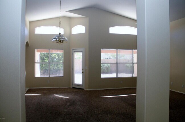 557 W Monte Ave Mesa, AZ 85210 photo 5