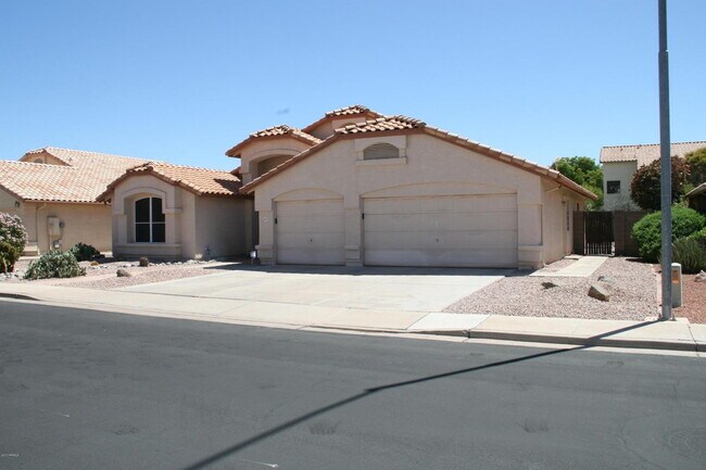557 W Monte Ave Mesa, AZ 85210 photo 2