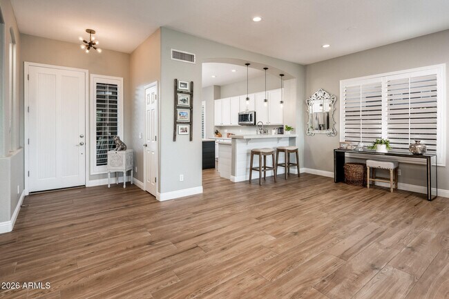 4375 E Lariat Ln Phoenix, AZ 85050 photo 4