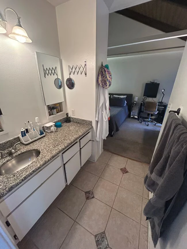 675 S Sierra Ave Solana Beach, CA 92075 photo 3