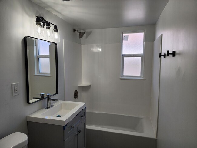 1615 W Osborn Rd Phoenix, AZ 85015 photo 4
