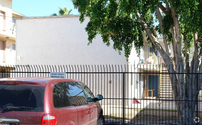 3860 35th St San Diego, CA 92104 photo 2