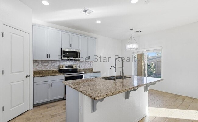 627 W Kerry Ln Phoenix, AZ 85027 photo 5