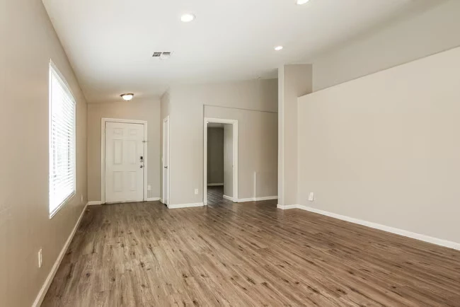 6418 W Magnolia St Phoenix, AZ 85043 photo 4